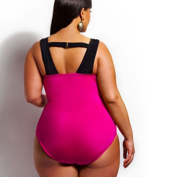 LAST ONE Plus Size Swimsuit - Picture 3 of 3